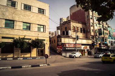 Hebron, Batı Şeria, 30 Ocak 2026 bu cuma El Halil şehrinde terk edilmiş sokaklar ve boş alışveriş bölgeleri. Dinlenme günü boyunca şehrin genel görünümü.