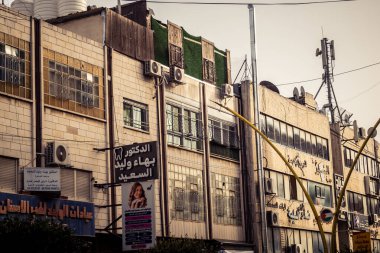 Hebron, Batı Şeria, 30 Ocak 2026 Şehir Cephesi ve Hebron şehir merkezindeki geleneksel taş binalar. Şehrin mimari manzarası ve konutlarının ayrıntılı görünümü.