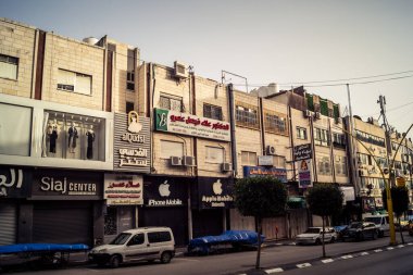 Hebron, Batı Şeria, 30 Ocak 2026 bu cuma El Halil şehrinde terk edilmiş sokaklar ve boş alışveriş bölgeleri. Dinlenme günü boyunca şehrin genel görünümü.