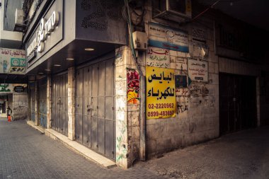 Hebron, Batı Şeria, 30 Ocak 2026 bu cuma El Halil şehrinde terk edilmiş sokaklar ve boş alışveriş bölgeleri. Dinlenme günü boyunca şehrin genel görünümü.