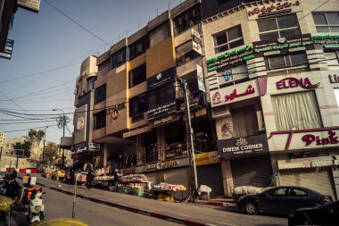 Hebron, Batı Şeria, 30 Ocak 2026 bu cuma El Halil şehrinde terk edilmiş sokaklar ve boş alışveriş bölgeleri. Dinlenme günü boyunca şehrin genel görünümü.