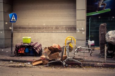 Hebron, Batı Şeria, 30 Ocak 2026 bu cuma El Halil şehrinde terk edilmiş sokaklar ve boş alışveriş bölgeleri. Dinlenme günü boyunca şehrin genel görünümü.