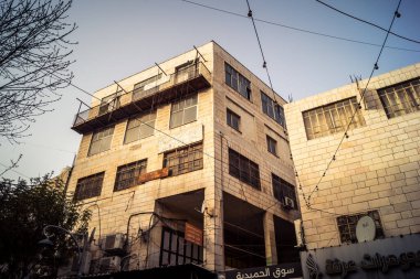 Hebron, Batı Şeria, 30 Ocak 2026 Şehir Cephesi ve Hebron şehir merkezindeki geleneksel taş binalar. Şehrin mimari manzarası ve konutlarının ayrıntılı görünümü.