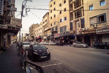Hebron, Batı Şeria, 30 Ocak 2026 bu cuma El Halil şehrinde terk edilmiş sokaklar ve boş alışveriş bölgeleri. Dinlenme günü boyunca şehrin genel görünümü.