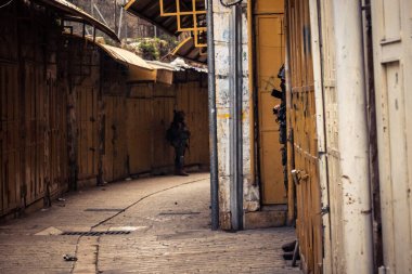 Hebron, Filistin Bölgesi, 31 Ocak 2026 İsrail askeri eskortuyla, İsrail yerleşimcileri Filistin bölgelerinden geçtiler..