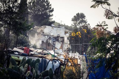 Tarqiyah, Batı Şeria, 1 Şubat 2026: İsrail İşgal Güçleri (IDF) Tarqiyah, Hebron ilçesindeki bir Filistin konut evini yıkma sürecinde.