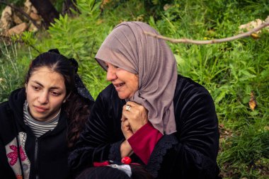 Tarqiyah, Batı Şeria, 1 Şubat 2026: İsrail İşgal Kuvvetleri 'nin (IDF) aktif yıkımı sırasında evlerinden atıldıktan sonra gözyaşları içinde Filistinli vatandaşlar. Yer değiştirmenin insan etkisi.