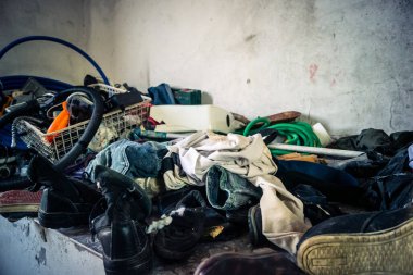 Beit Einun, Batı Şeria, 4 Şubat 2026 İsrail güvenlik güçlerinin yaptığı baskının ardından Filistin 'deki bir evde. Gecelik operasyondan sonra mobilyalarda ciddi hasar olduğu bildirildi.