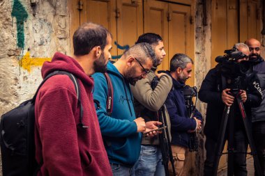 Hebron, Filistin Toprakları, 5 Şubat 2026 Profesyonel Filistinli gazeteciler ve yerel medya ekipleri Batı Şeria 'nın kalbinde günlük gerçekleri ve devam eden durumu belgeliyorlar..