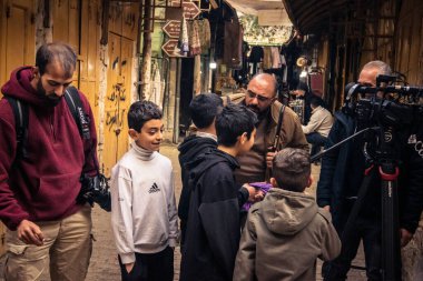 Hebron, Filistin Toprakları, 5 Şubat 2026 Profesyonel Filistinli gazeteciler ve yerel medya ekipleri Batı Şeria 'nın kalbinde günlük gerçekleri ve devam eden durumu belgeliyorlar..