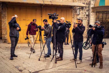 Hebron, Filistin Toprakları, 5 Şubat 2026 Profesyonel Filistinli gazeteciler ve yerel medya ekipleri Batı Şeria 'nın kalbinde günlük gerçekleri ve devam eden durumu belgeliyorlar..