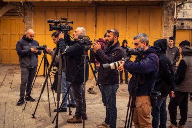 Hebron, Filistin Toprakları, 5 Şubat 2026 Profesyonel Filistinli gazeteciler ve yerel medya ekipleri Batı Şeria 'nın kalbinde günlük gerçekleri ve devam eden durumu belgeliyorlar..