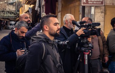 Hebron, Filistin Toprakları, 5 Şubat 2026 Profesyonel Filistinli gazeteciler ve yerel medya ekipleri Batı Şeria 'nın kalbinde günlük gerçekleri ve devam eden durumu belgeliyorlar..