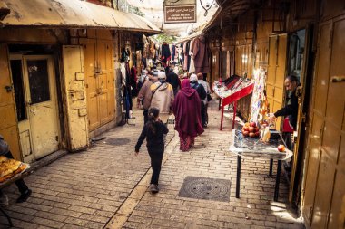 Hebron, Batı Şeria, 7 Şubat 2026 El Halil 'in kalbinde birkaç dükkan hala açık. Nadir raflar ve boş sokaklar bu tarihi Filistin pazarının yavaş ekonomik ölümünü yansıtıyor.