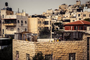 Hebron, Batı Şeria, 9 Şubat 2026 Eski El Halil 'deki eski binaların ve çatıların panoramik manzarası. Kentsel manzara ve tarihi mimarinin stratejik bir perspektifi.