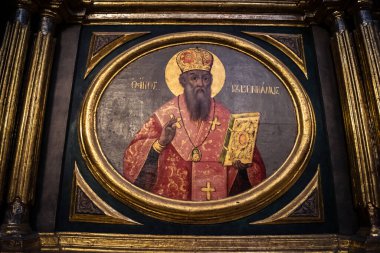 Kudüs, İsrail - 21 Şubat 2026: Kutsal Mezar Kilisesi 'nin içinde Eski Şehir' in kalbinde kutsal tablolar, dini simgeler ve antik Hıristiyan mimarisi yer almaktadır..