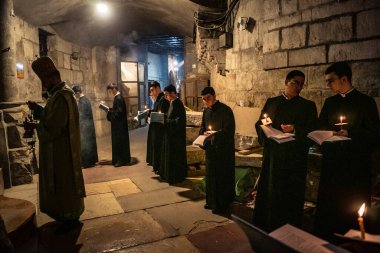 Tel Aviv, İsrail, 23 Şubat 2026 modern şehir silueti ve şehir mimarisi geniş bir bakış açısı. Şehir manzarası, Tel Aviv 'de güneşli bir günde Akdeniz metropolünün hızlı gelişimi ve Hitech atmosferini gösteriyor..