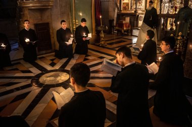 Tel Aviv, İsrail, 23 Şubat 2026 modern şehir silueti ve şehir mimarisi geniş bir bakış açısı. Şehir manzarası, Tel Aviv 'de güneşli bir günde Akdeniz metropolünün hızlı gelişimi ve Hitech atmosferini gösteriyor..