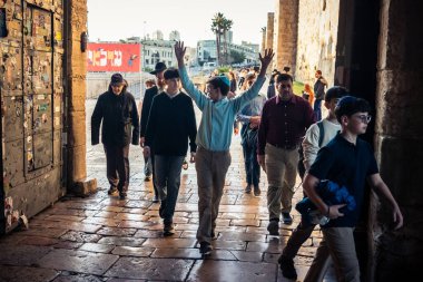 Tel Aviv, İsrail, 23 Şubat 2026 modern şehir silueti ve şehir mimarisi geniş bir bakış açısı. Şehir manzarası, Tel Aviv 'de güneşli bir günde Akdeniz metropolünün hızlı gelişimi ve Hitech atmosferini gösteriyor..