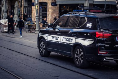 Tel Aviv, İsrail, 23 Şubat 2026 modern şehir silueti ve şehir mimarisi geniş bir bakış açısı. Şehir manzarası, Tel Aviv 'de güneşli bir günde Akdeniz metropolünün hızlı gelişimi ve Hitech atmosferini gösteriyor..