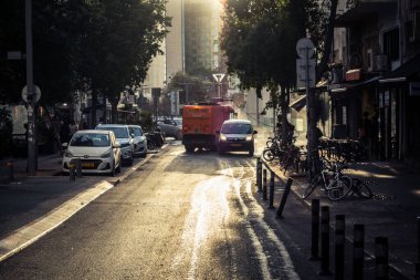 Tel Aviv, İsrail - 23 Şubat 2026: Tel Aviv 'deki kentsel çevre ve sokakların detaylı bir görüntüsü. Sahne, bu modern Akdeniz Hitech şehir merkezinin günlük yaşamını, mimarisini ve çeşitli atmosferini yansıtıyor..