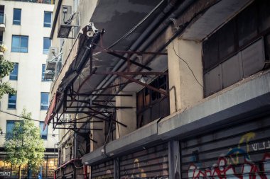 Tel Aviv, İsrail - 23 Şubat 2026: Tel Aviv 'deki kentsel çevre ve sokakların detaylı bir görüntüsü. Sahne, bu modern Akdeniz Hitech şehir merkezinin günlük yaşamını, mimarisini ve çeşitli atmosferini yansıtıyor..