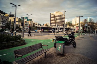 Tel Aviv, İsrail - 23 Şubat 2026: Şehrin gökyüzü ve modern mimarisinin panoramik manzarası. Şehir manzarası, Tel Aviv 'de güneşli bir günde Akdeniz metropolünün hızlı gelişimini ve yüksek teknolojili atmosferini yansıtır..