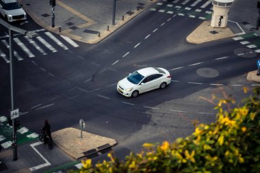 Tel Aviv, İsrail - 23 Şubat 2026: Şehrin gökyüzü ve modern mimarisinin panoramik manzarası. Şehir manzarası, Tel Aviv 'de güneşli bir günde Akdeniz metropolünün hızlı gelişimini ve yüksek teknolojili atmosferini yansıtır..