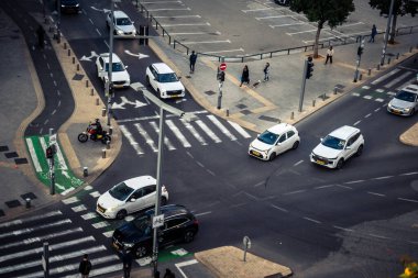 Tel Aviv, İsrail - 23 Şubat 2026: Şehrin gökyüzü ve modern mimarisinin panoramik manzarası. Şehir manzarası, Tel Aviv 'de güneşli bir günde Akdeniz metropolünün hızlı gelişimini ve yüksek teknolojili atmosferini yansıtır..