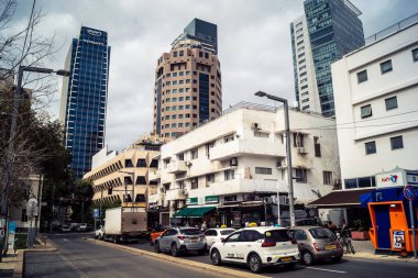 Tel Aviv, İsrail - 25 Şubat 2026: Tel Aviv 'deki kentsel çevre ve sokakların detaylı bir görüntüsü. Sahne, bu modern Akdeniz Hitech şehir merkezinin günlük yaşamını, mimarisini ve çeşitli atmosferini yansıtıyor..