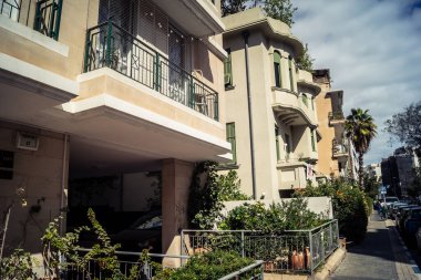 Tel Aviv, İsrail - 25 Şubat 2026: Tel Aviv 'deki kentsel çevre ve sokakların detaylı bir görüntüsü. Sahne, bu modern Akdeniz Hitech şehir merkezinin günlük yaşamını, mimarisini ve çeşitli atmosferini yansıtıyor..