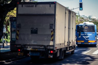 Tel Aviv, İsrail, 26 Şubat 2026, Rothschild Bulvarı 'ndaki şehir trafiği, yoğun araba ve otobüs akışı, hareket halindeki elektrikli scooter' lar ve bisikletler, şehir yaşam enerjisi ve sokak dinamikleri, yoğun yoğun yoğun yoğun yoğun yoğun yoğun yoğun yoğun yoğun yoğun yoğun yoğun yoğun yoğun yoğun yoğun yoğun yoğun yoğun yoğun yoğun yoğun yoğun yoğun yoğun yoğun yoğun yoğun yoğun yoğun yoğun yoğun yoğun yoğun yoğun yoğun yoğun yoğun yoğun yoğun yoğun yoğun yoğun karşılaşıyor..
