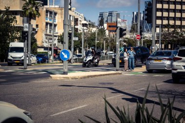 Tel Aviv, İsrail, 26 Şubat 2026, Rothschild Bulvarı 'ndaki şehir trafiği, yoğun araba ve otobüs akışı, hareket halindeki elektrikli scooter' lar ve bisikletler, şehir yaşam enerjisi ve sokak dinamikleri, yoğun yoğun yoğun yoğun yoğun yoğun yoğun yoğun yoğun yoğun yoğun yoğun yoğun yoğun yoğun yoğun yoğun yoğun yoğun yoğun yoğun yoğun yoğun yoğun yoğun yoğun yoğun yoğun yoğun yoğun yoğun yoğun yoğun yoğun yoğun yoğun yoğun yoğun yoğun yoğun yoğun yoğun yoğun yoğun karşılaşıyor..