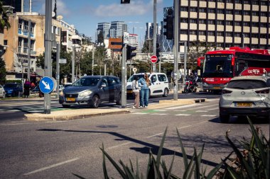 Tel Aviv, İsrail, 26 Şubat 2026, Rothschild Bulvarı 'ndaki şehir trafiği, yoğun araba ve otobüs akışı, hareket halindeki elektrikli scooter' lar ve bisikletler, şehir yaşam enerjisi ve sokak dinamikleri, yoğun yoğun yoğun yoğun yoğun yoğun yoğun yoğun yoğun yoğun yoğun yoğun yoğun yoğun yoğun yoğun yoğun yoğun yoğun yoğun yoğun yoğun yoğun yoğun yoğun yoğun yoğun yoğun yoğun yoğun yoğun yoğun yoğun yoğun yoğun yoğun yoğun yoğun yoğun yoğun yoğun yoğun yoğun yoğun karşılaşıyor..