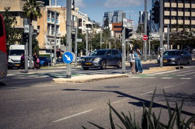 Tel Aviv, İsrail, 26 Şubat 2026, Rothschild Bulvarı 'ndaki şehir trafiği, yoğun araba ve otobüs akışı, hareket halindeki elektrikli scooter' lar ve bisikletler, şehir yaşam enerjisi ve sokak dinamikleri, yoğun yoğun yoğun yoğun yoğun yoğun yoğun yoğun yoğun yoğun yoğun yoğun yoğun yoğun yoğun yoğun yoğun yoğun yoğun yoğun yoğun yoğun yoğun yoğun yoğun yoğun yoğun yoğun yoğun yoğun yoğun yoğun yoğun yoğun yoğun yoğun yoğun yoğun yoğun yoğun yoğun yoğun yoğun yoğun karşılaşıyor..