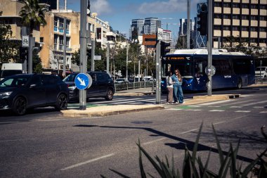 Tel Aviv, İsrail, 26 Şubat 2026, Rothschild Bulvarı 'ndaki şehir trafiği, yoğun araba ve otobüs akışı, hareket halindeki elektrikli scooter' lar ve bisikletler, şehir yaşam enerjisi ve sokak dinamikleri, yoğun yoğun yoğun yoğun yoğun yoğun yoğun yoğun yoğun yoğun yoğun yoğun yoğun yoğun yoğun yoğun yoğun yoğun yoğun yoğun yoğun yoğun yoğun yoğun yoğun yoğun yoğun yoğun yoğun yoğun yoğun yoğun yoğun yoğun yoğun yoğun yoğun yoğun yoğun yoğun yoğun yoğun yoğun yoğun karşılaşıyor..