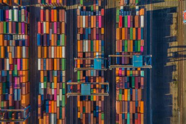 Konteynır terminali, Hamburg, Almanya, Avrupa 'da hava görüntüsü.