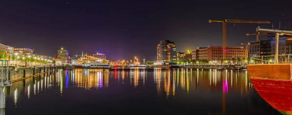 Blick Auf Die Skyline Von Kiel Bei Nacht Endpunkt Der — Stockfoto