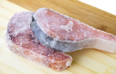 Dondurulmuş balık biftek