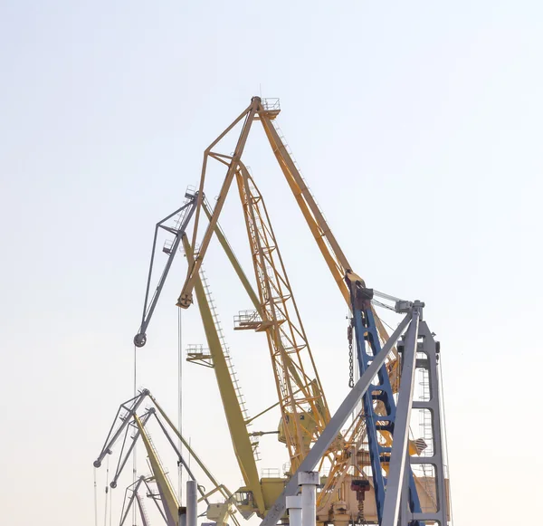 Port cranes against the sky — Stock Photo, Image