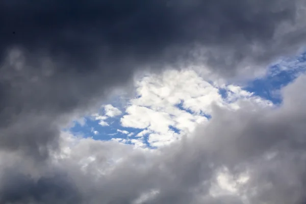 Érdekes világos ég, a felhők és a cloud — Stock Fotó