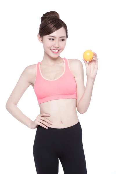 Mujer mostrando naranja — Foto de Stock