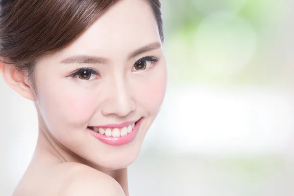 Skin care kvinnan leende — Stockfoto