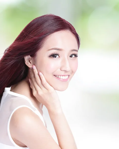 Beauty woman with charming smile — Stock Photo, Image