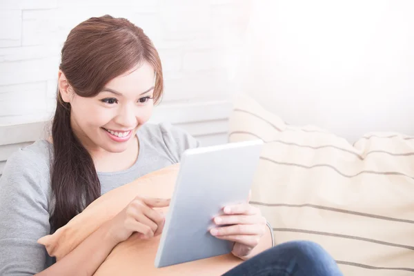 Smile woman hold digital tablet — Stock Photo, Image