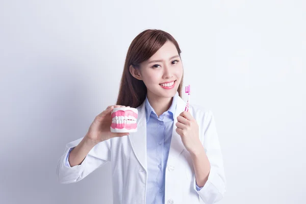 Doctor te enseño a cepillarte los dientes . — Foto de Stock