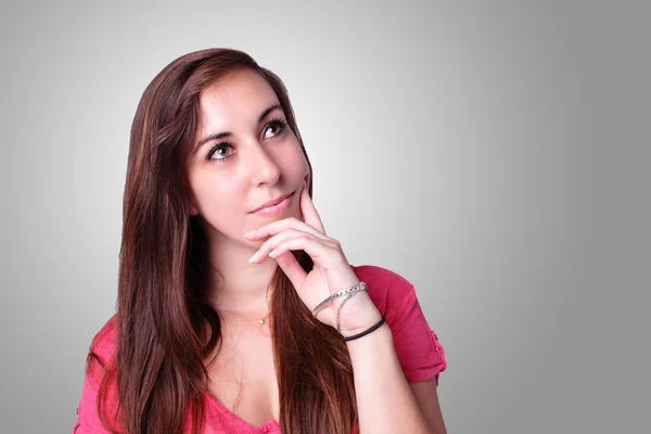 Estudiante sonriente mirando algo — Foto de Stock