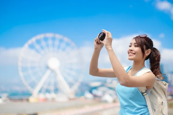 Glückliche Frau reisen — Stockfoto