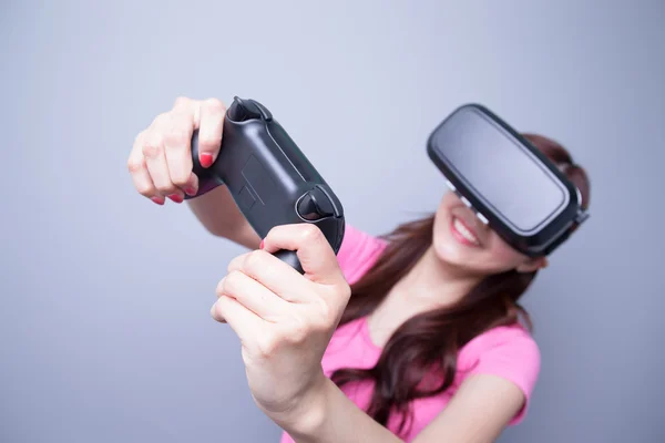 Woman playing games with vr — Stock Photo, Image