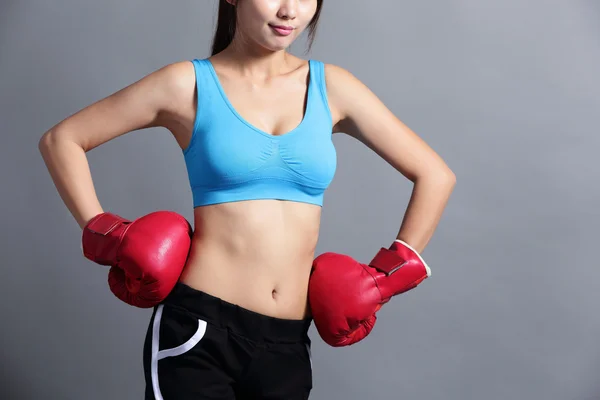 Boxning kvinna för viktminskning — Stockfoto